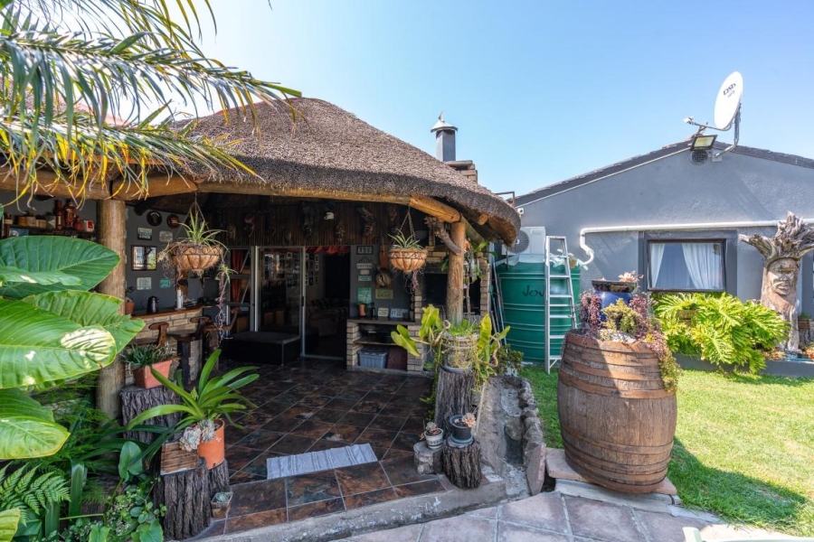 2 Bedroom Property for Sale in Victoria Park Western Cape